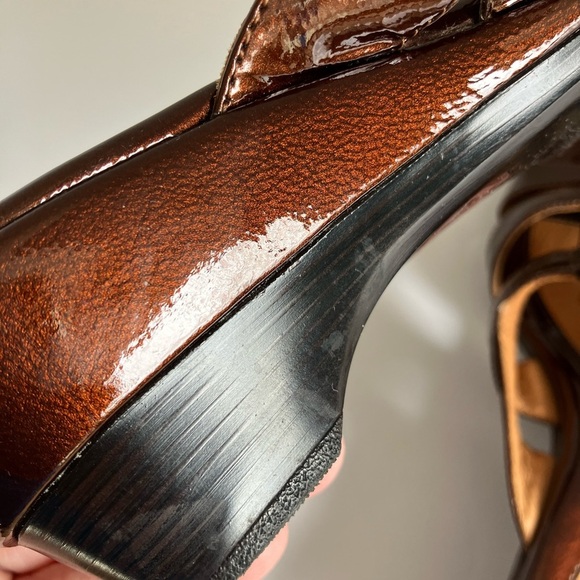 Sofft Women’s Brown Patent Leather Open Back Sandals, Kitten Wedge, 8M. - Picture 6 of 9